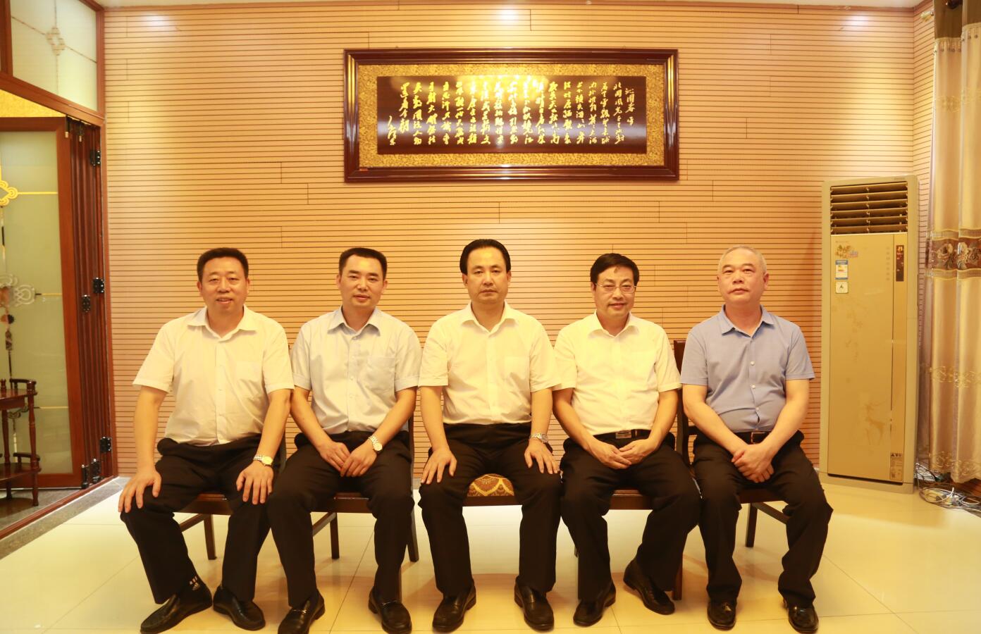 2016年9月，時任市委常務副市長楊親鵬等領導蒞臨公司指導.JPG