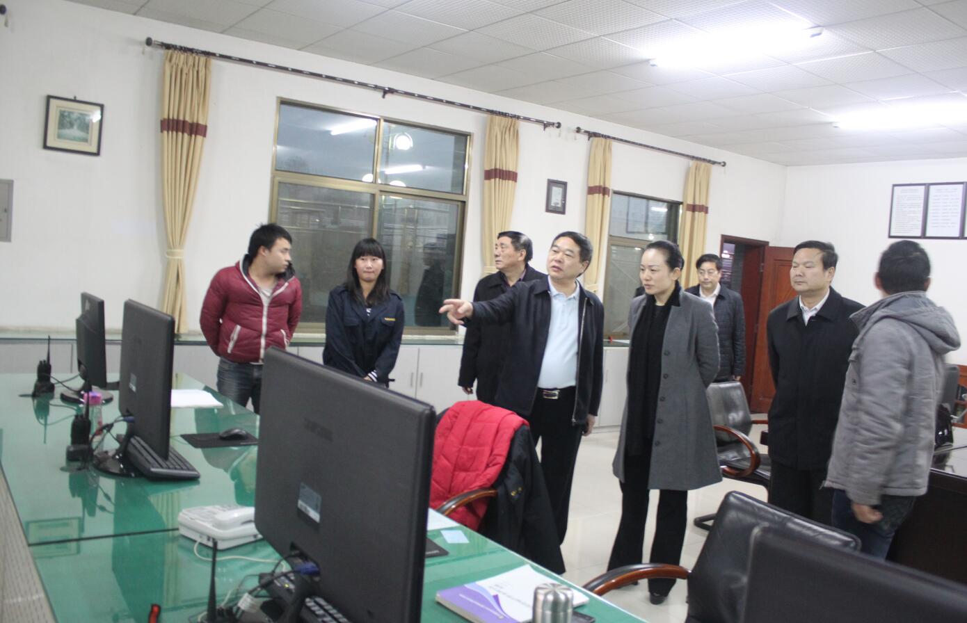 2014年1月，時任懷化市市長李暉蒞臨公司調研.JPG
